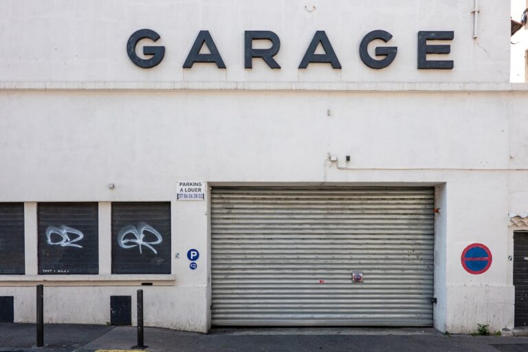 Die Garage optimal nutzen: So wird sie zur Werkstatt und zum Hobbyraum