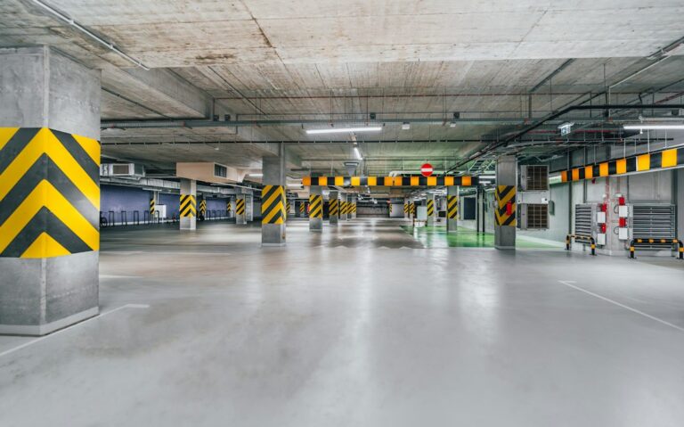 Garage aufräumen: Wie Sie Platz schaffen und ungenutzte Schätze zu Geld machen